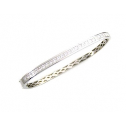 18Kt White Gold Channel Set Princess Cut Diamond Bangle (2.10cts tw)